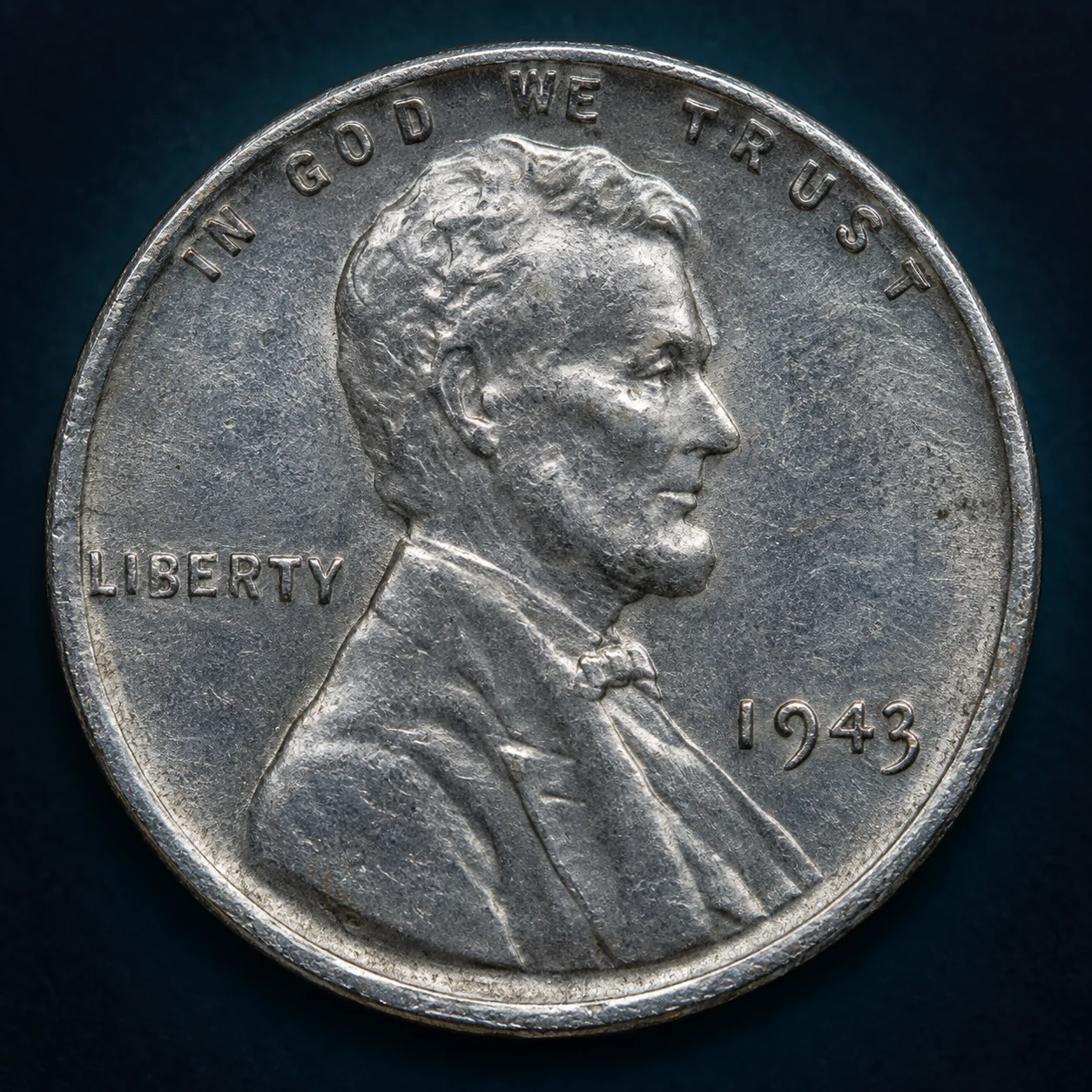 Illustration of a silver-gray 1943 Lincoln steel cent